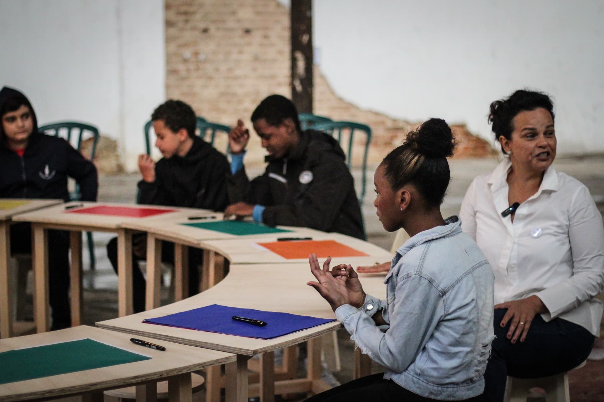 Learning session around modular wooden tables